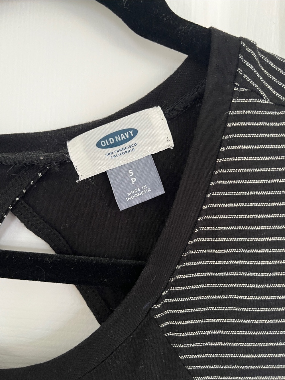 Old Navy Black Tank Top with Back Cut-Out Size Small - Picture 2 of 3